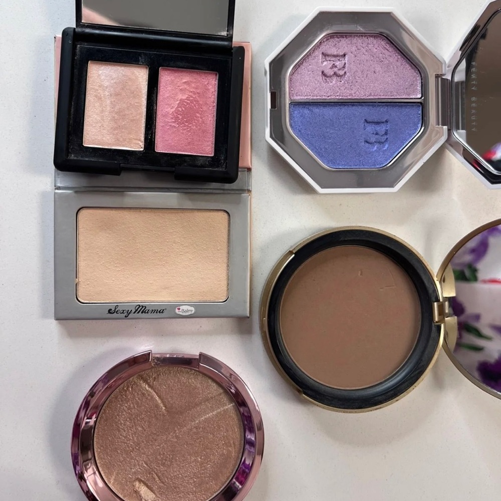 Makeup bundle - Picture 2 of 3